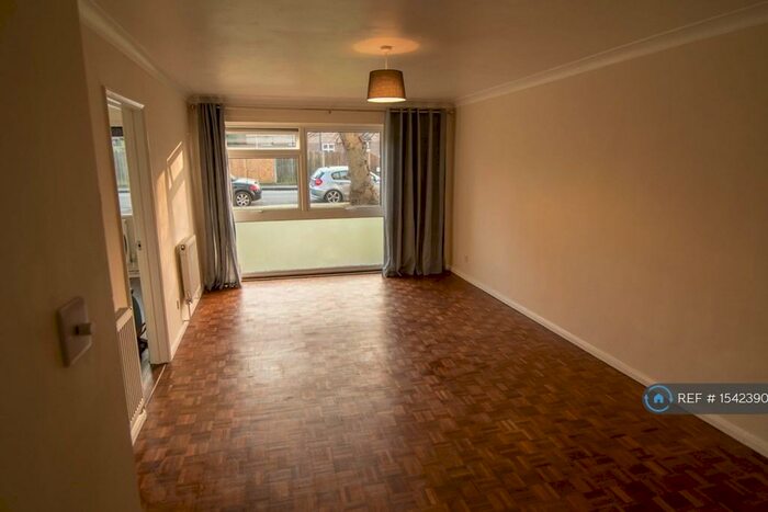 1 Bedroom Flat To Rent In Russell Court, Bromley, BR1