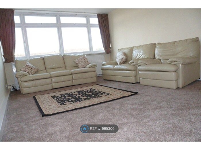 2 Bedroom Flat To Rent In Sylvan Court, Finchley, N12