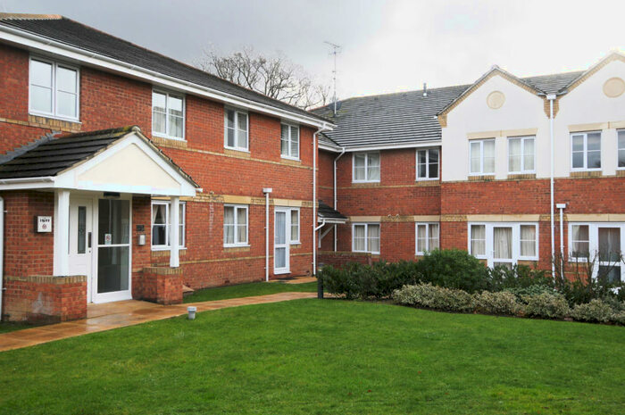 2 Bedroom Flat To Rent In Tinsley Lane, Three Bridges, Manor Royal, Crawley, RH10