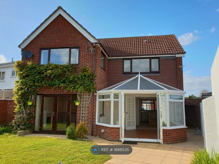 4 Bedroom Detached House To Rent In Lancaster Close, Lee On The Solent, PO13