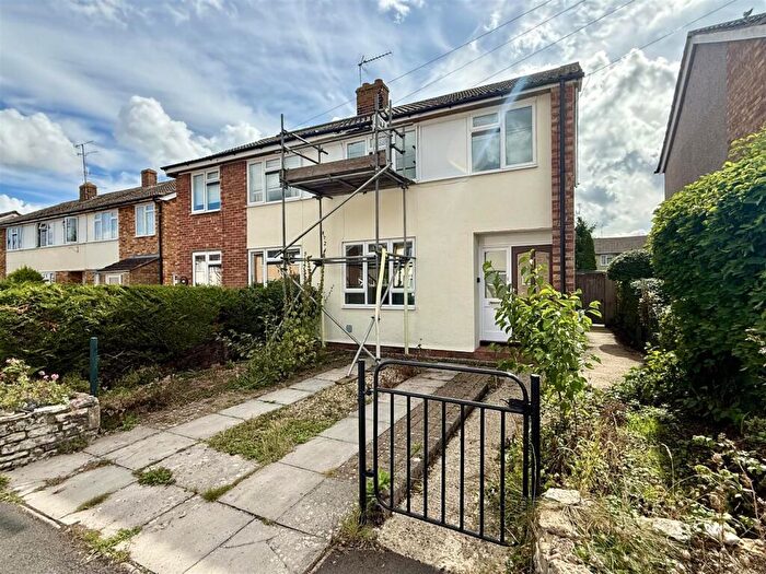 3 Bedroom Semi-Detached House For Sale In Braemor Road, Calne, SN11