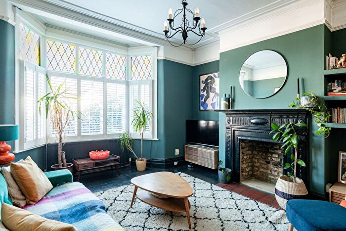 3 Bedroom Flat For Sale In Brownhill Road, London, SE6