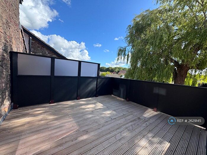 3 Bedroom Flat To Rent In Willow Tree Apartments, Yate, Bristol, BS37