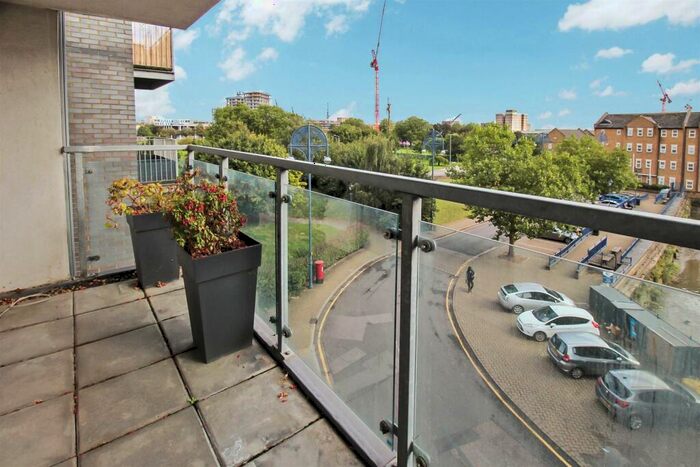 1 Bedroom Apartment To Rent In Highbridge Road, Barking, IG11