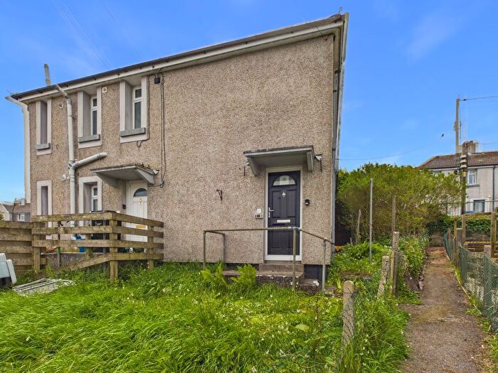 2 Bedroom Flat For Sale In Chywoone Crescent, Penzance, TR18