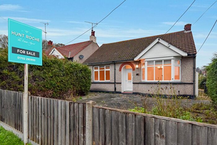 2 Bedroom Bungalow For Sale In Eastwood Road, Rayleigh, Essex, SS6