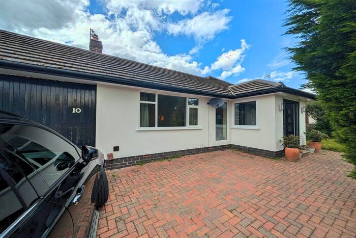 3 Bedroom Detached Bungalow To Rent In Broad Hey, Romiley, Stockport, SK6