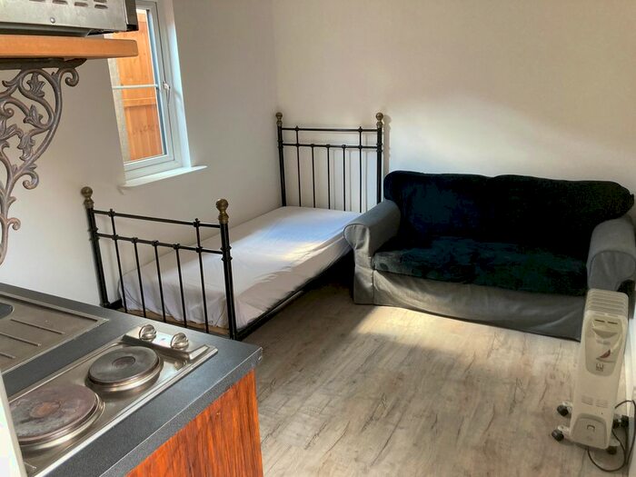 Studio To Rent In Very Near The Ridgeway Area, Acton Town, W3