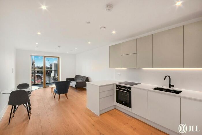 1 Bedroom Flat To Rent In Capital Interchange Way, Brentford, TW8