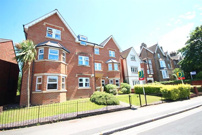 2 Bedroom Flat To Rent In Stoke Road, Guildford, GU1