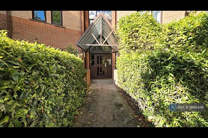 3 Bedroom Flat To Rent In Canting Way, Glasgow, G51