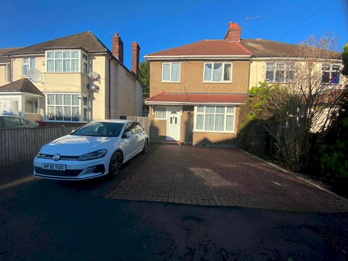 3 Bedroom Semi-Detached House To Rent In Upton Road, Slough, SL1