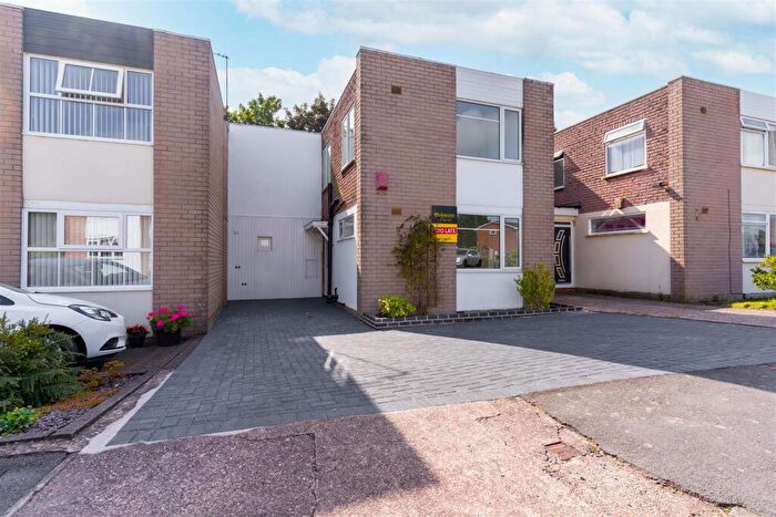 5 Bedroom House To Rent In Bideford Drive, Birmingham, West Midlands, B29