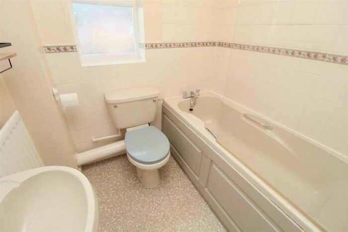 3 Bedroom Semi-Detached House For Sale In Yalts Brow, Emerson Valley, Milton Keynes, MK4