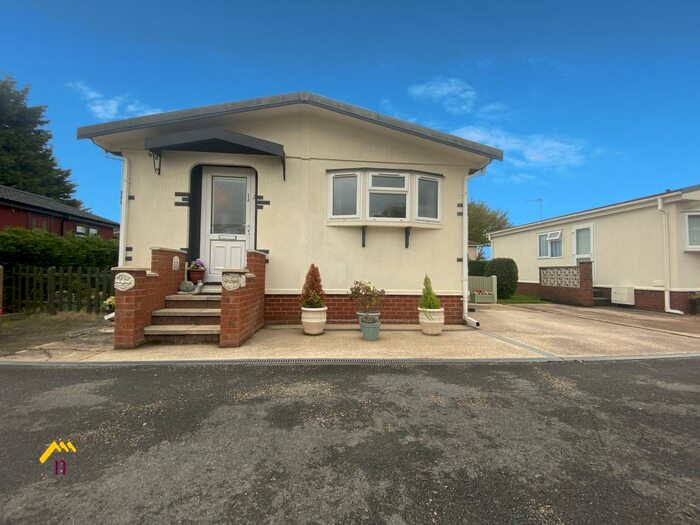 Houses for sale & to rent in DN8 4AB, Fieldside, Thorne & Moorends