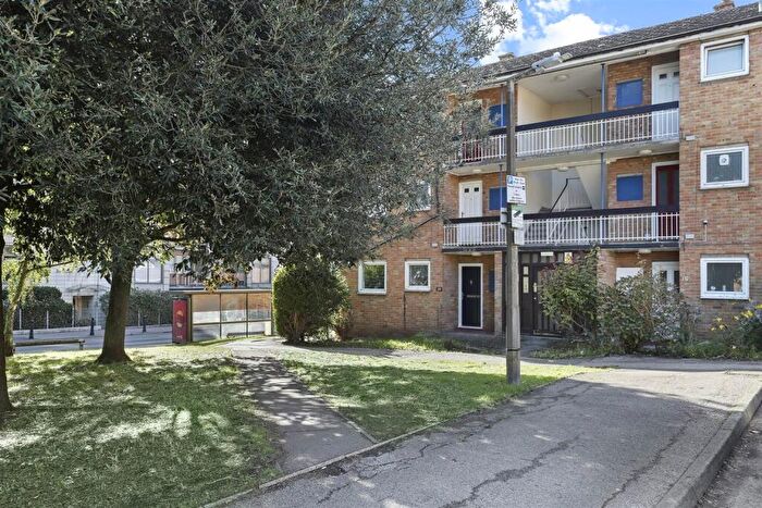 1 Bedroom Flat To Rent In Lower Queens Road, Buckhurst Hill, IG9