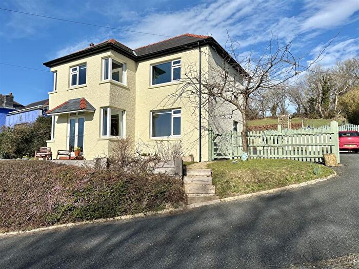 4 Bedroom Detached House For Sale In Llanwnnen Road, Lampeter, SA48