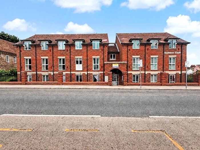 1 Bedroom Flat For Sale In High Street, Rainham, Gillingham, Kent, ME8