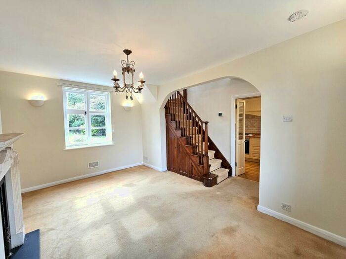 2 Bedroom Cottage To Rent In Willifield Way, London, NW11