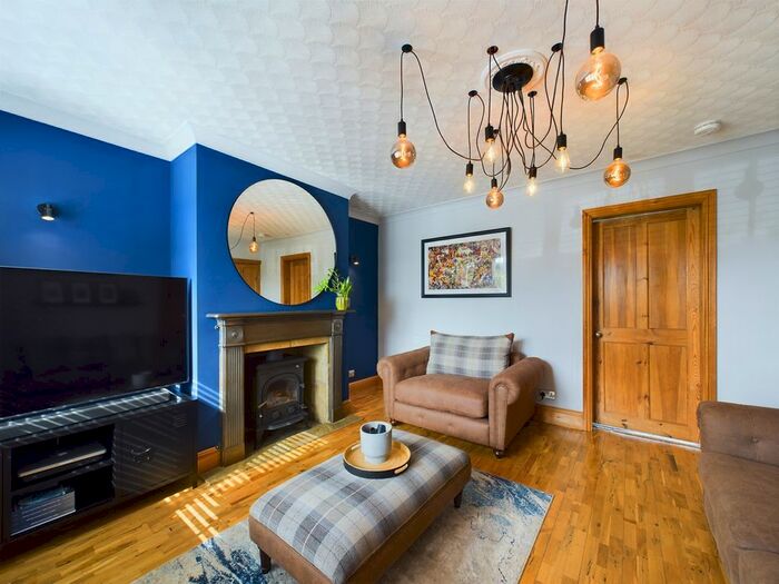 3 Bedroom Semi-Detached House For Sale In Hull Road, Hull, HU11