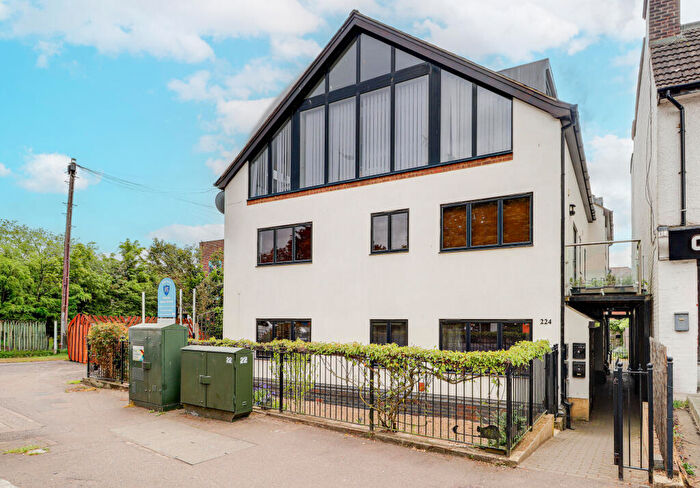 2 Bedroom Flat To Rent In Hatfield Road, St. Albans, Hertfordshire, AL1
