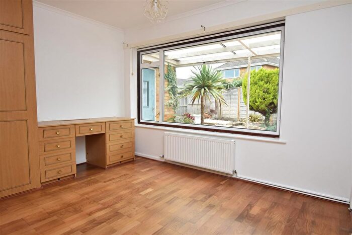 2 Bedroom Detached Bungalow To Rent In Curlew Glebe, Dunnington, York, YO19
