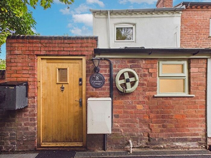 2 Bedroom End Terrace House For Sale In Church Close, Worcester, WR2