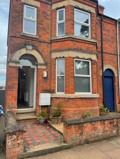 3 Bedroom End Of Terrace House To Rent In Badby Road, Daventry, NN11