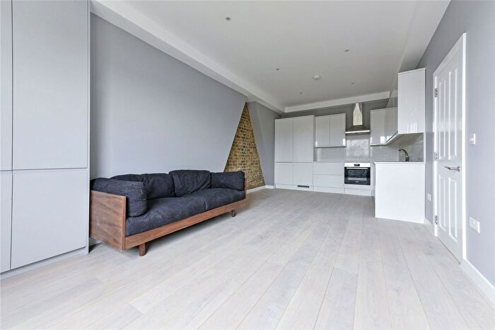 2 Bedroom Flat To Rent In Hammersmith Grove, London, W6