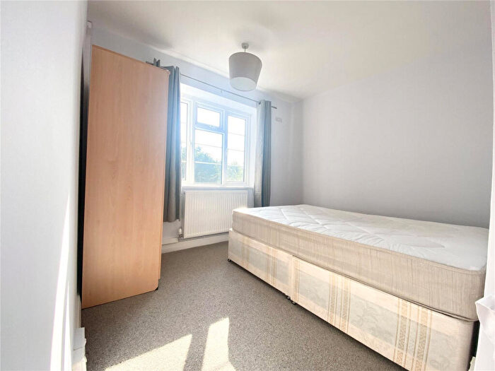 2 Bedroom Apartment To Rent In Shoot Up Hill, London, NW2