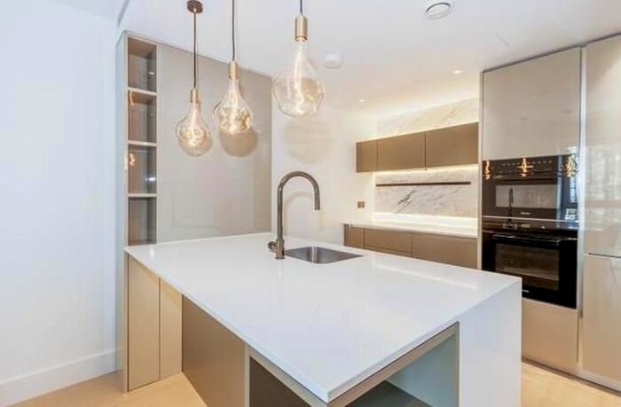 3 Bedroom Flat To Rent In Cascade Way, London, W12