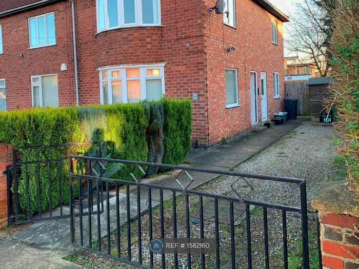 2 Bedroom Flat To Rent In Beech Avenue, York, YO24