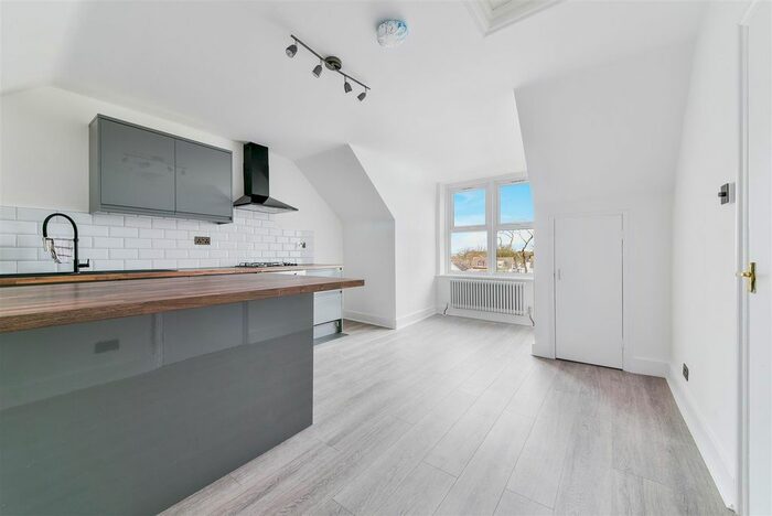 2 Bedroom Flat To Rent In Selhurst Road, London, SE25