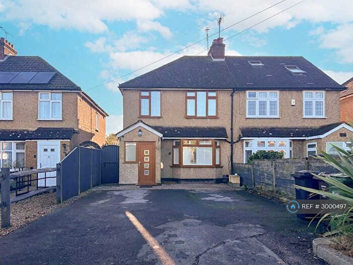 4 Bedroom Semi-Detached House To Rent In Park St Lane, St Albans, AL2