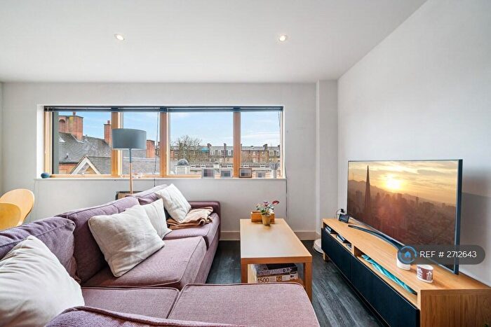 2 Bedroom Penthouse To Rent In Drummond Way, London, N1