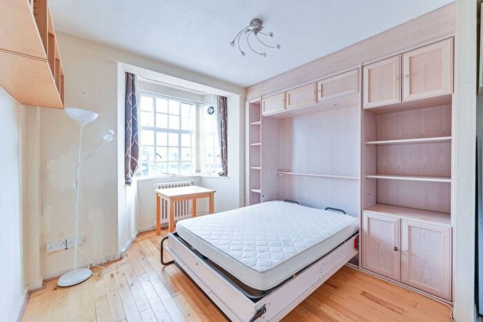 Studio For Sale In Woburn Place, Bloomsbury, London, WC1H