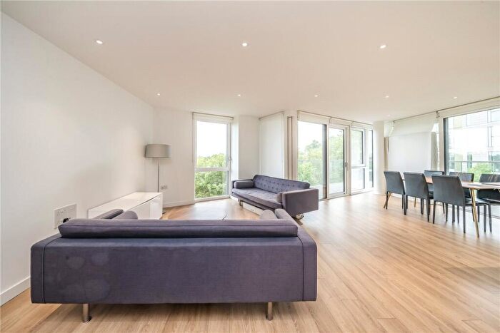 2 Bedroom Apartment To Rent In Woodberry Grove, Woodberry Down, London, N4