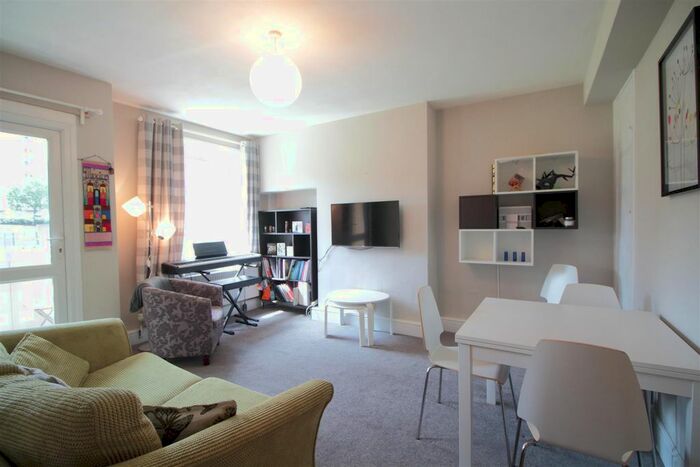 2 Bedroom Flat To Rent In Tulse Hill, London, SW2