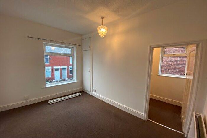 2 Bedroom End Of Terrace House To Rent In Great Moor Street, Stockport, SK2