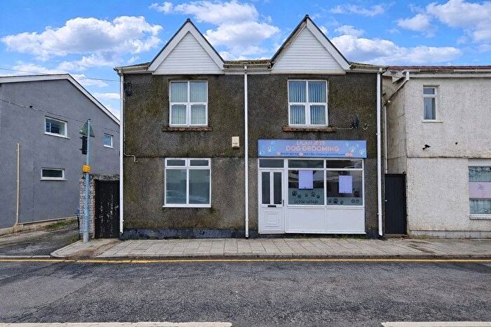 1 Bedroom Flat For Sale In Commercial Road, Resolven, Neath, Neath Port Talbot., SA11