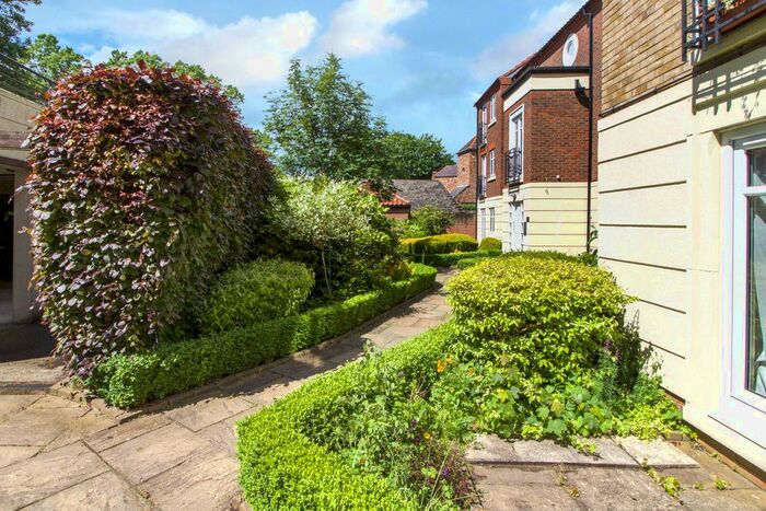 2 Bedroom Flat To Rent In Lady Anne Court, Skeldergate, York, YO1