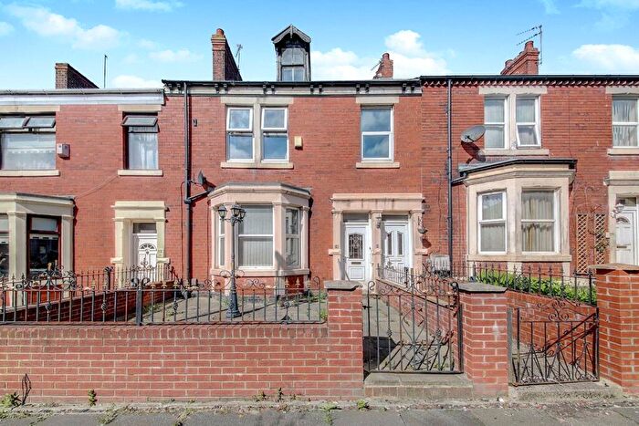 3 Bedroom Maisonette For Sale In Byron Avenue, Wallsend, Tyne And Wear, NE28