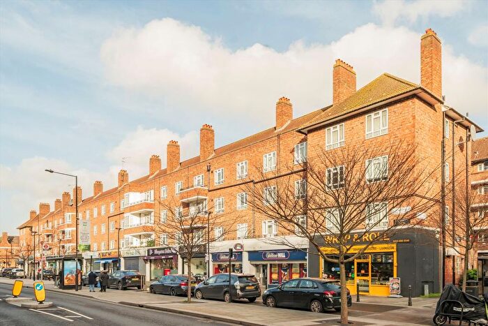 3 Bedroom Flat For Sale In White City Estate, Shepherds Bush, W12