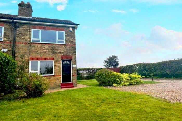 2 Bedroom Cottage To Rent In Dunton Road, Basildon, SS15