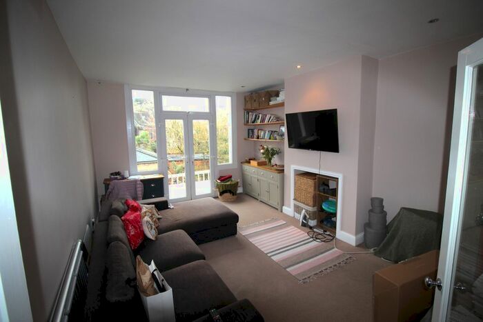2 Bedroom Flat To Rent In Ellesmere Road, London, W4