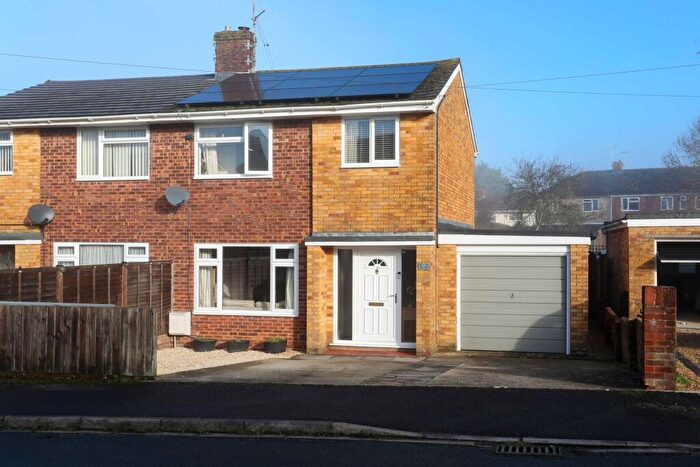 3 Bedroom Semi-Detached House For Sale In Twynham Close, Downton, SP5