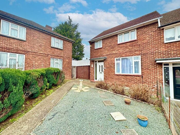 3 Bedroom End Of Terrace House For Sale In Bridgwater Close, Romford, RM3