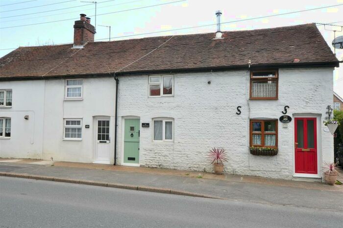2 Bedroom Cottage To Rent In South Road, Hailsham, BN27
