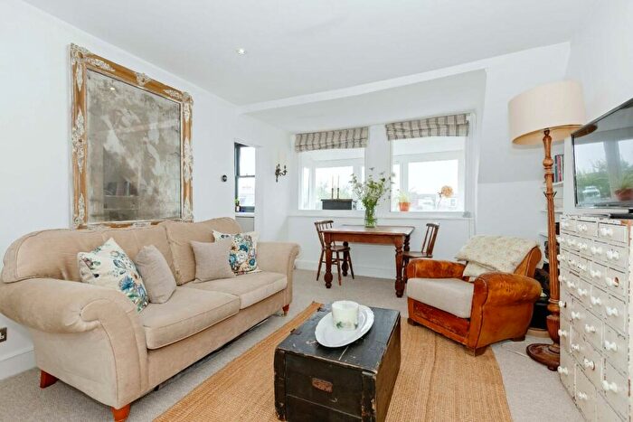 1 Bedroom Apartment For Sale In Holland Road, Hove, BN3