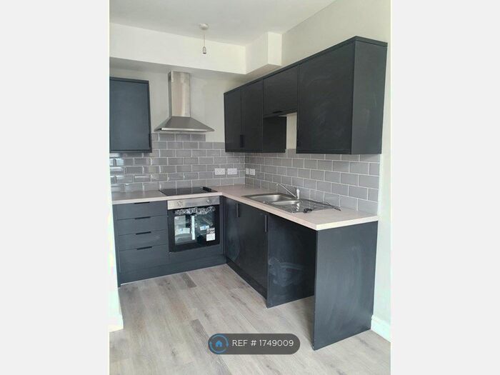 2 Bedroom Flat To Rent In Undercliff Road West, Felixstowe, IP11